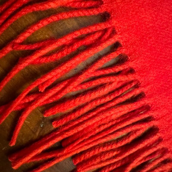 GUCCI RED SEQUIN "GUCCY" SCARF - Picture 5 of 11